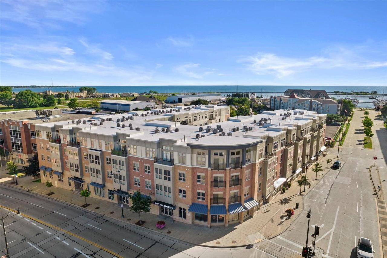 141 Main St #418, Racine, WI 53403