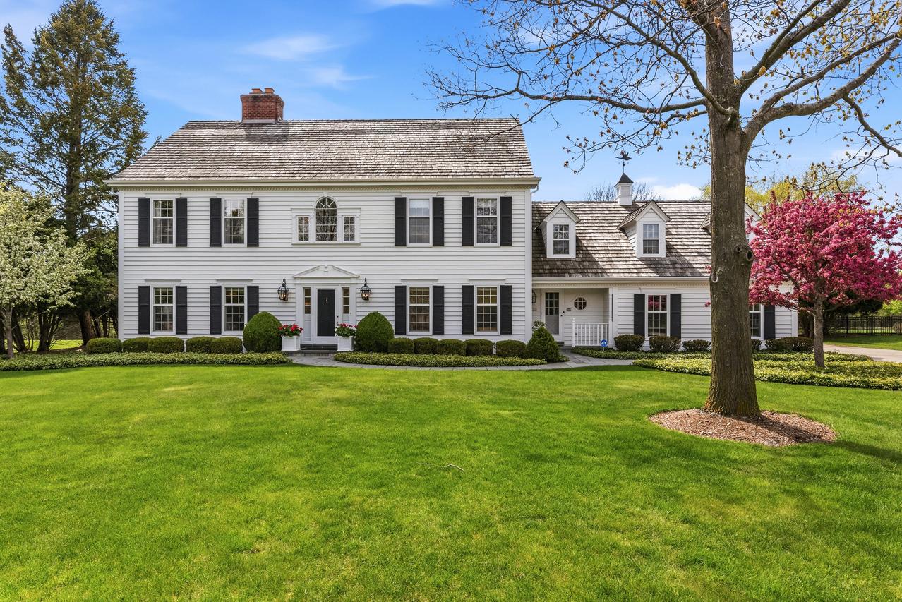10539 N Haddonstone Pl, Mequon, WI 53092