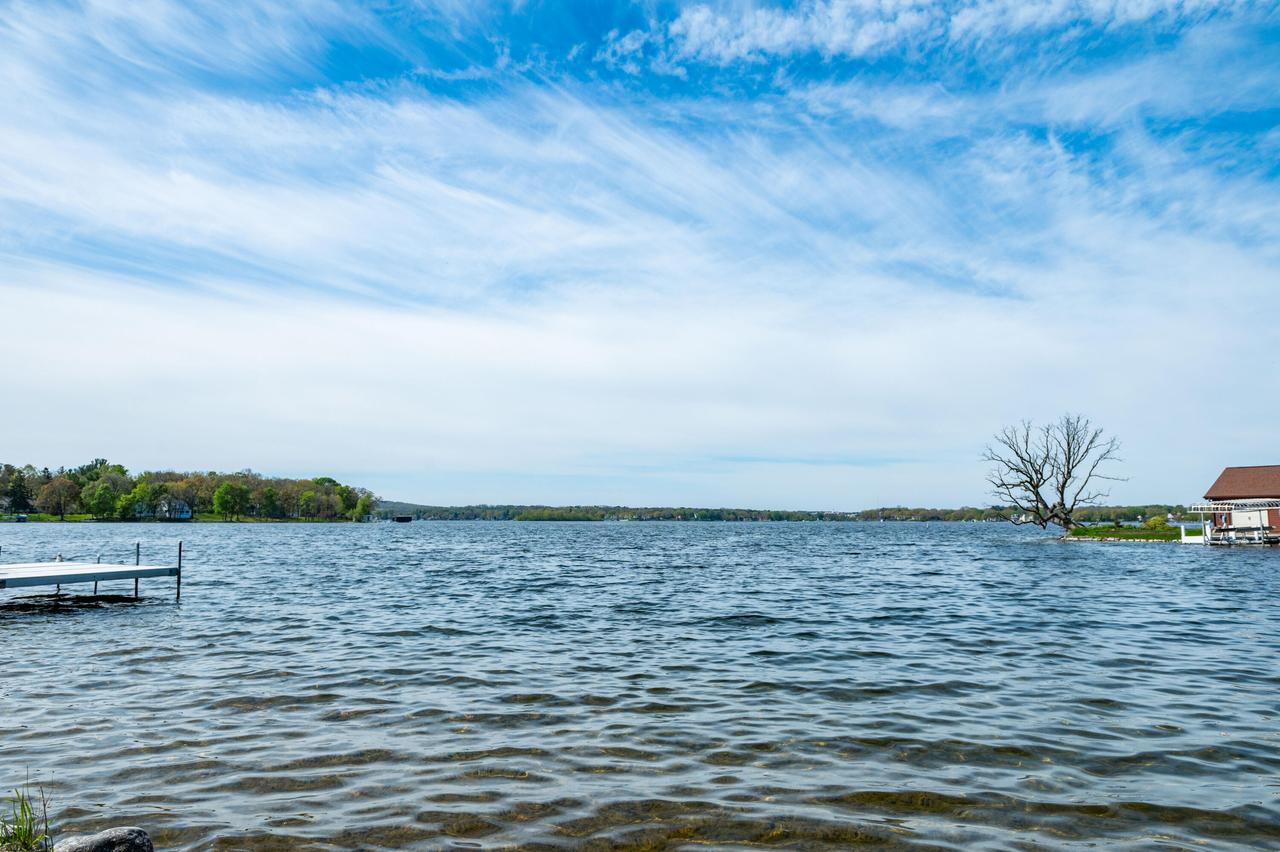 2717 Ridley Rd, Delafield, WI 53029