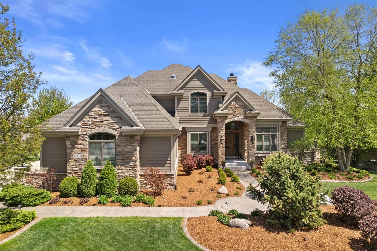 6140 S Conservancy Dr, New Berlin, WI 53151