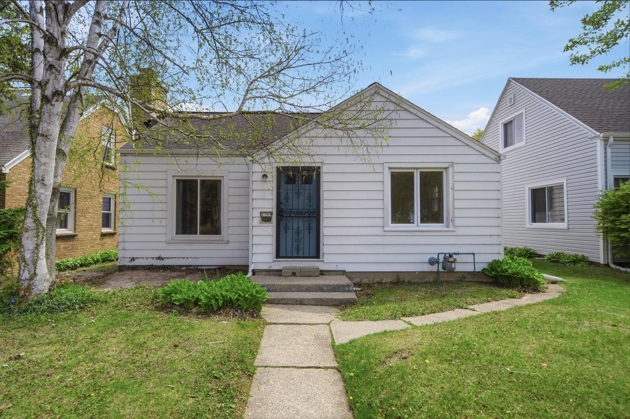 2709 W Villard Ave., Milwaukee, WI 53209