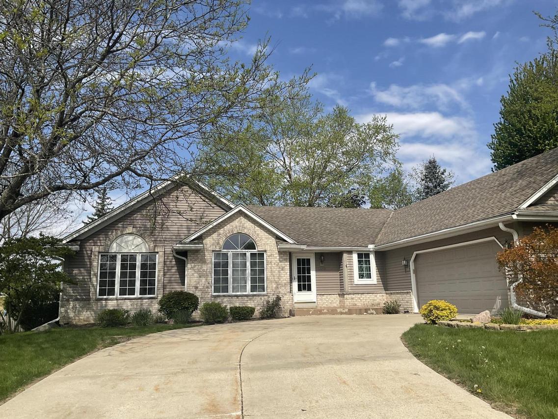 2400 Judith Ln, Waukesha, WI 53188