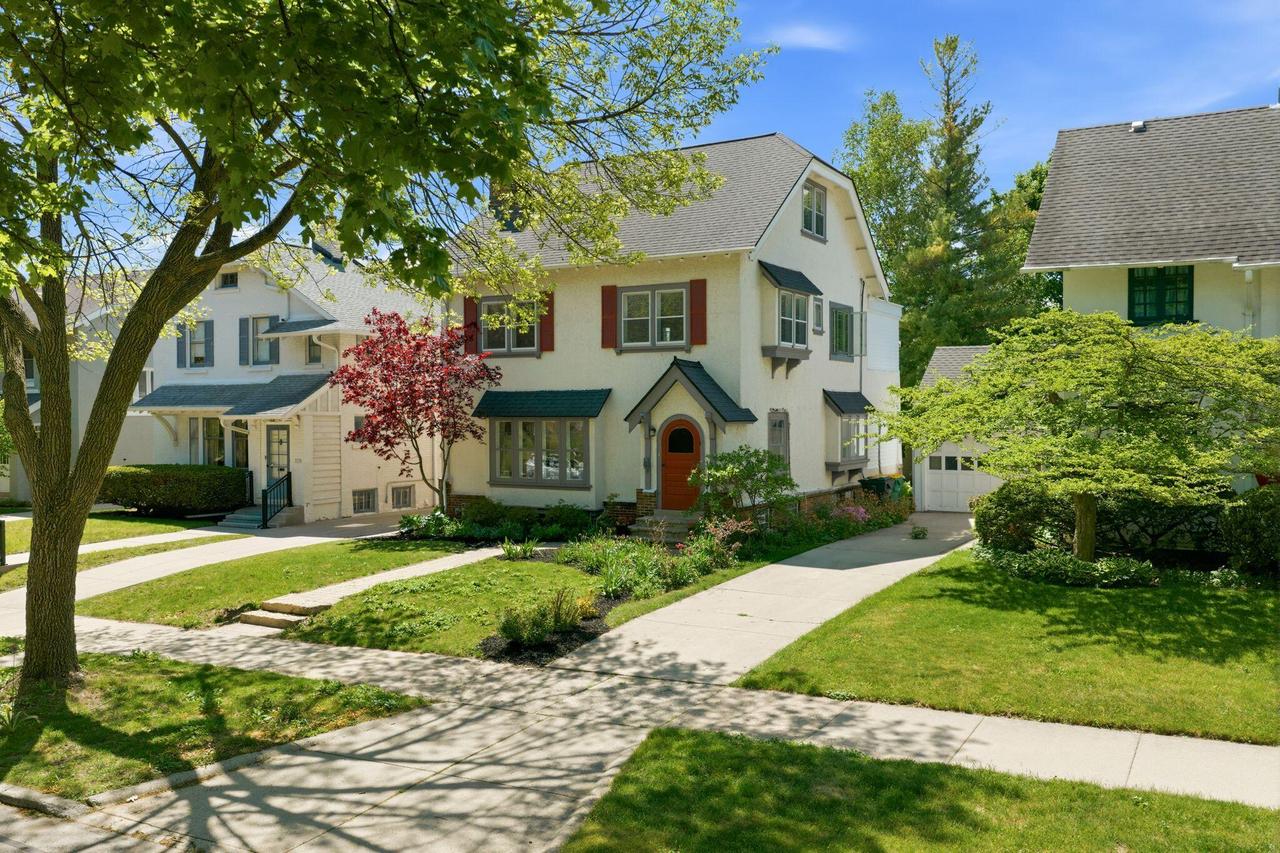 2221 E Newton Ave, Shorewood, WI 53211