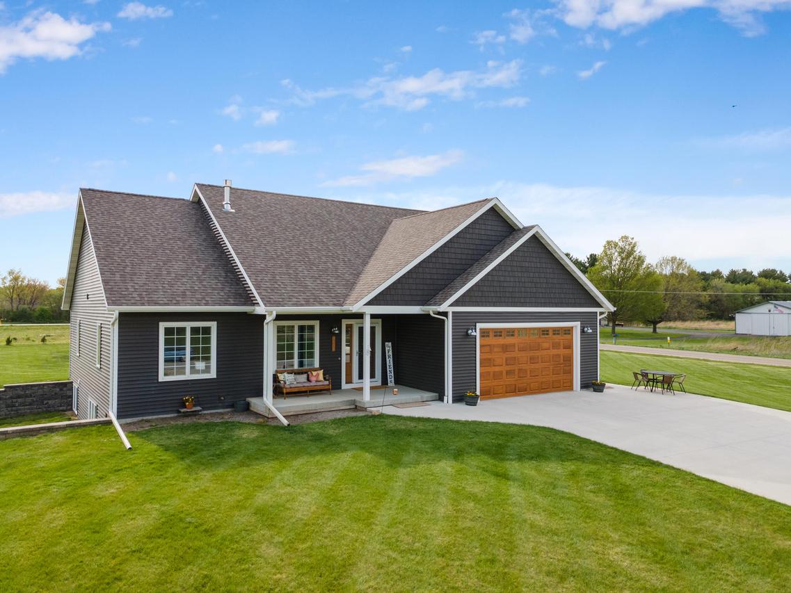 N806 Long Dr, Koshkonong, WI 53538