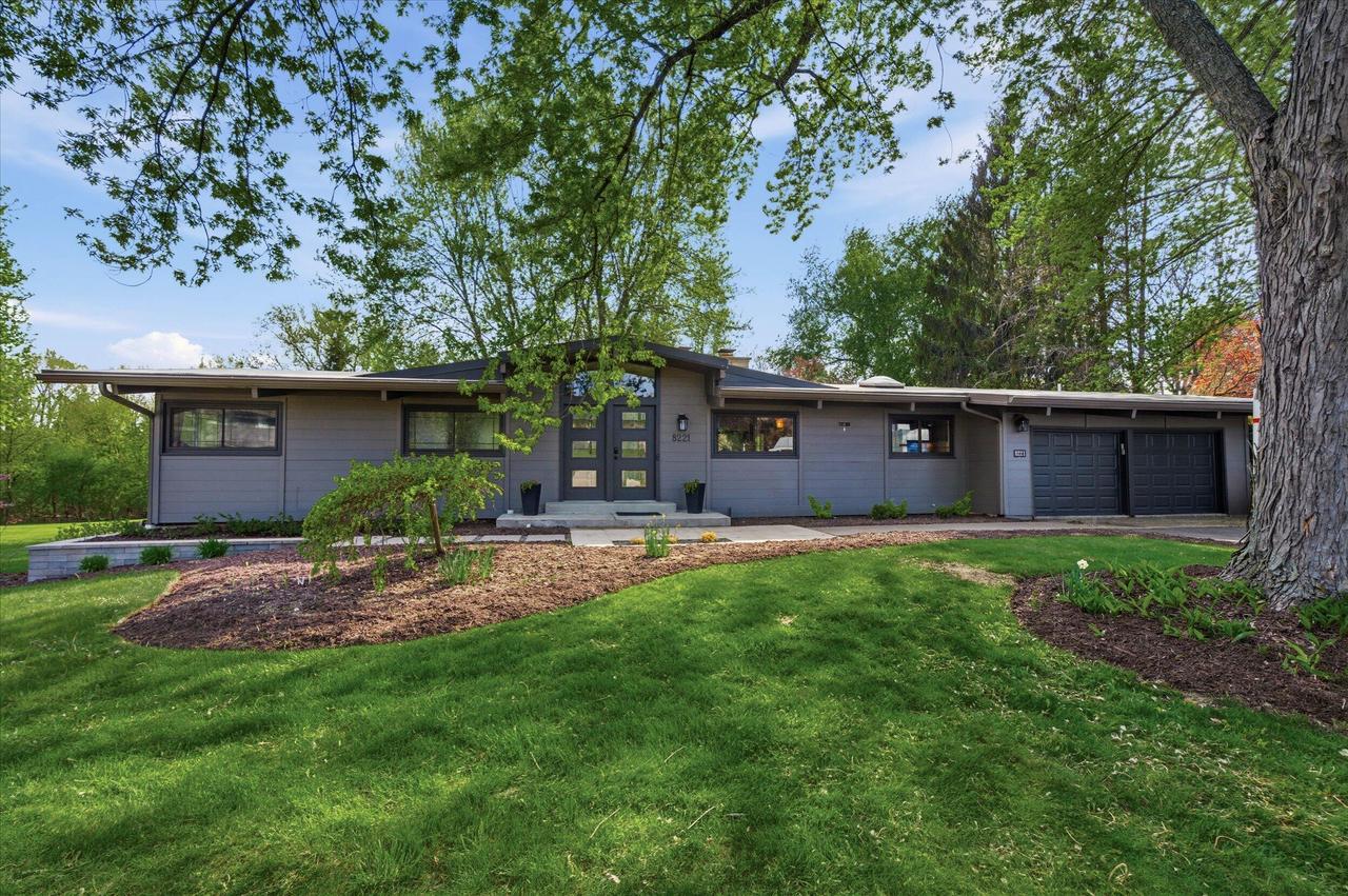 8221 Fairmont Ln, Greendale, WI 53129
