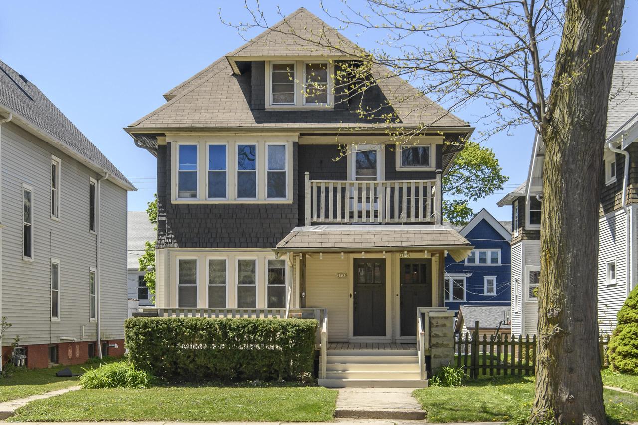 2733 N Downer Ave #2735, Milwaukee, WI 53211