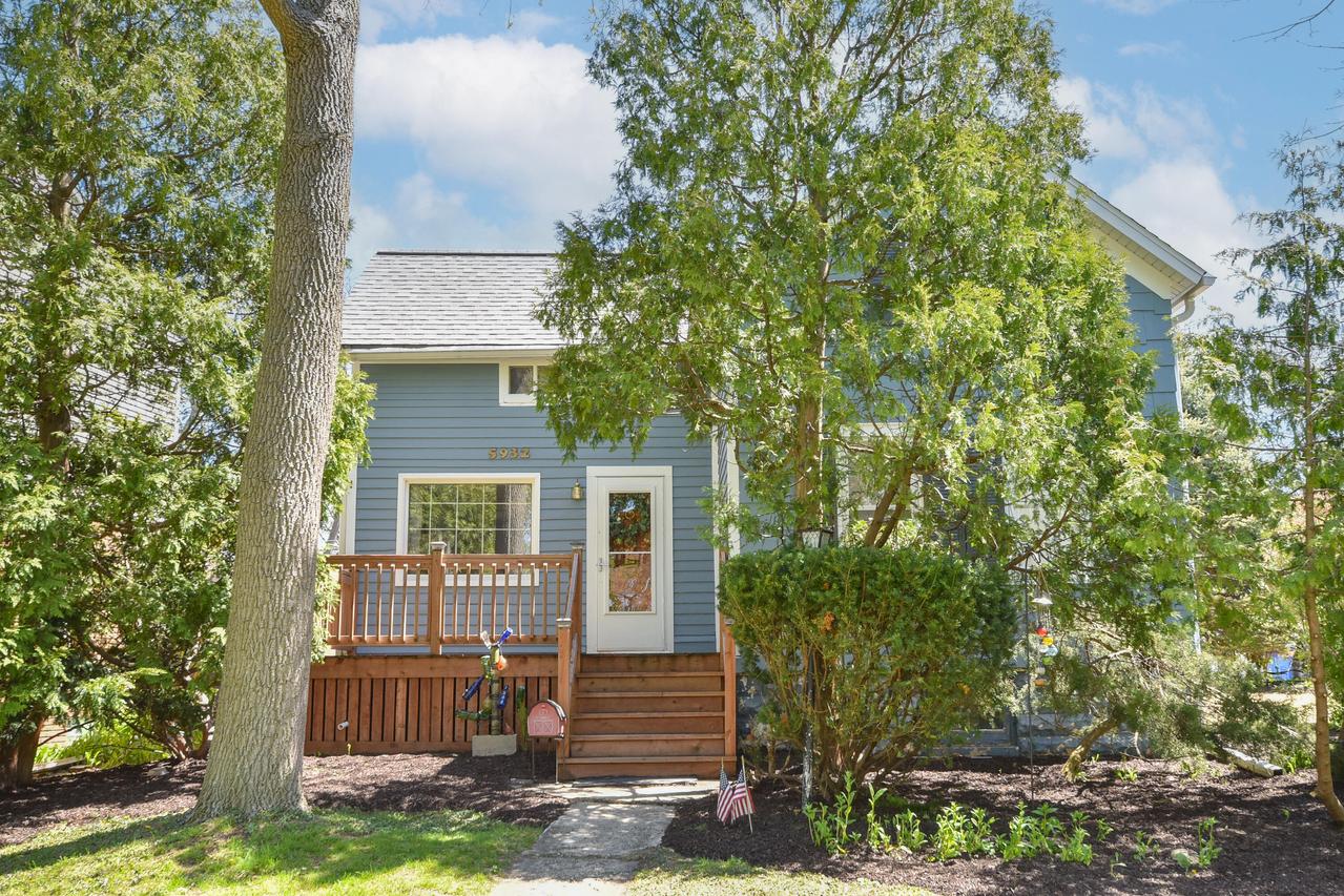 5932 N Santa Monica Blvd, Whitefish Bay, WI 53217