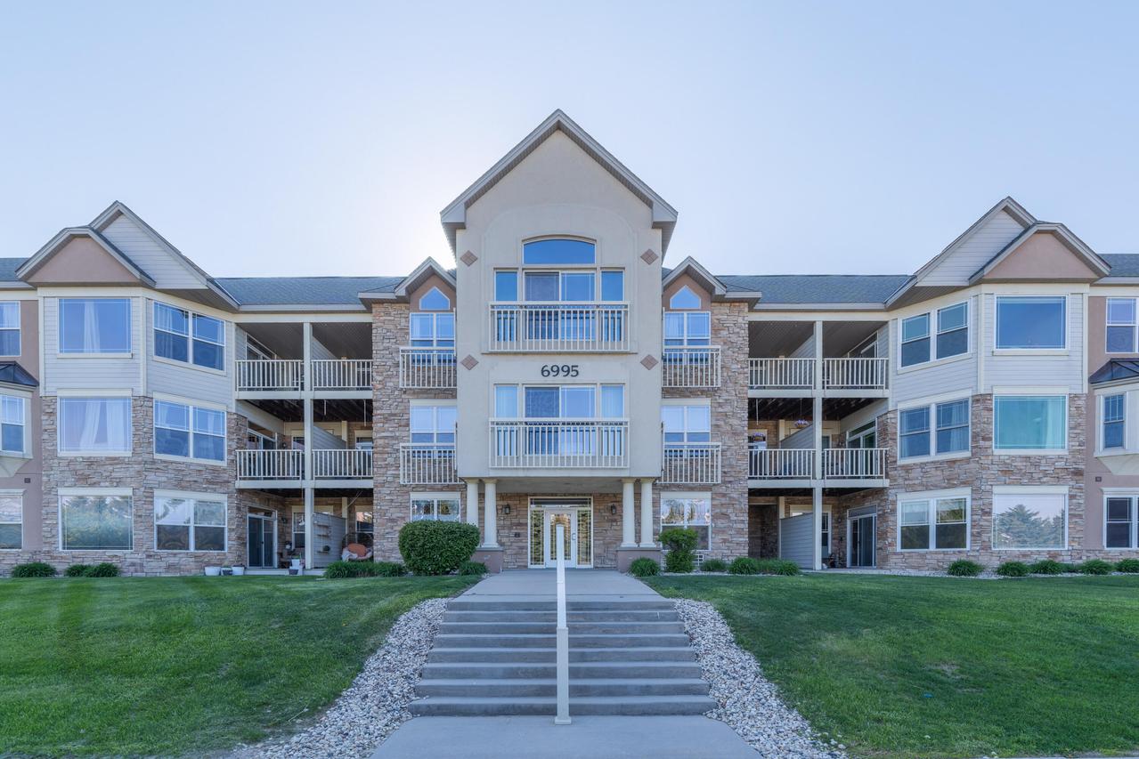 6995 S Riverwood Blvd #B06, Franklin, WI 53132