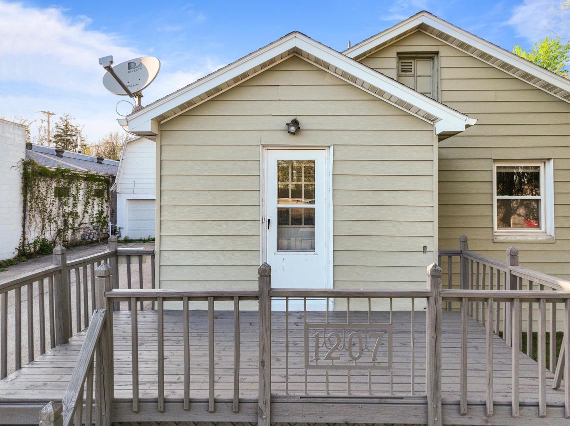 1207 Grant St, Lake Geneva, WI 53147