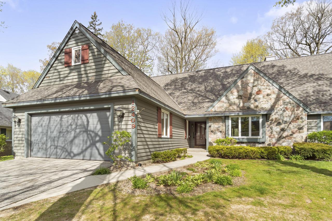12409 N Golf Dr, Mequon, WI 53092