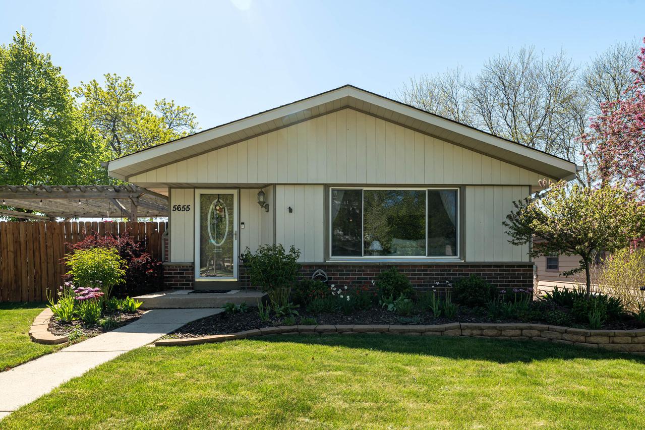 5655 S 25th St, Milwaukee, WI 53221