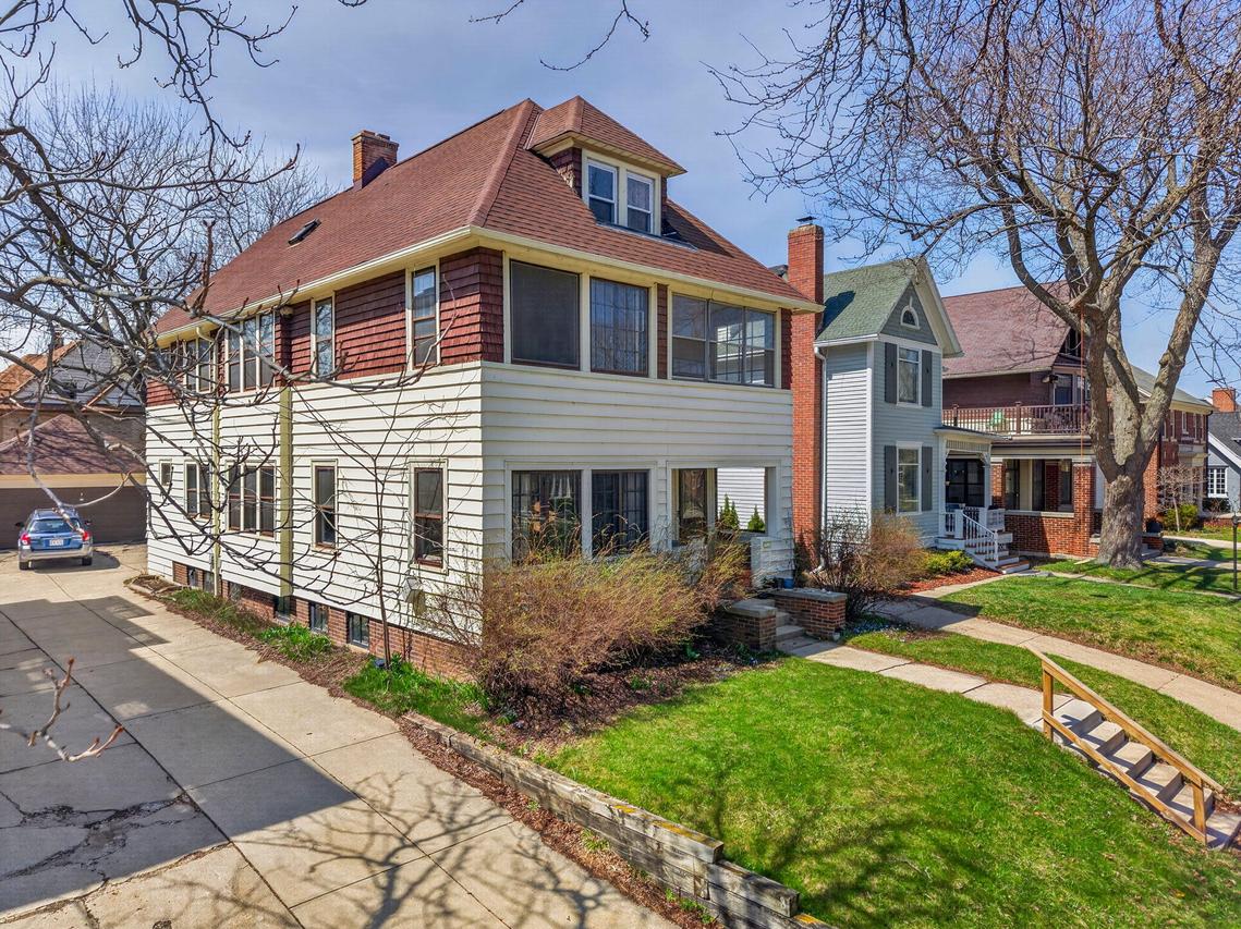 3313 N Summit Ave. #3315, Milwaukee, WI 53211