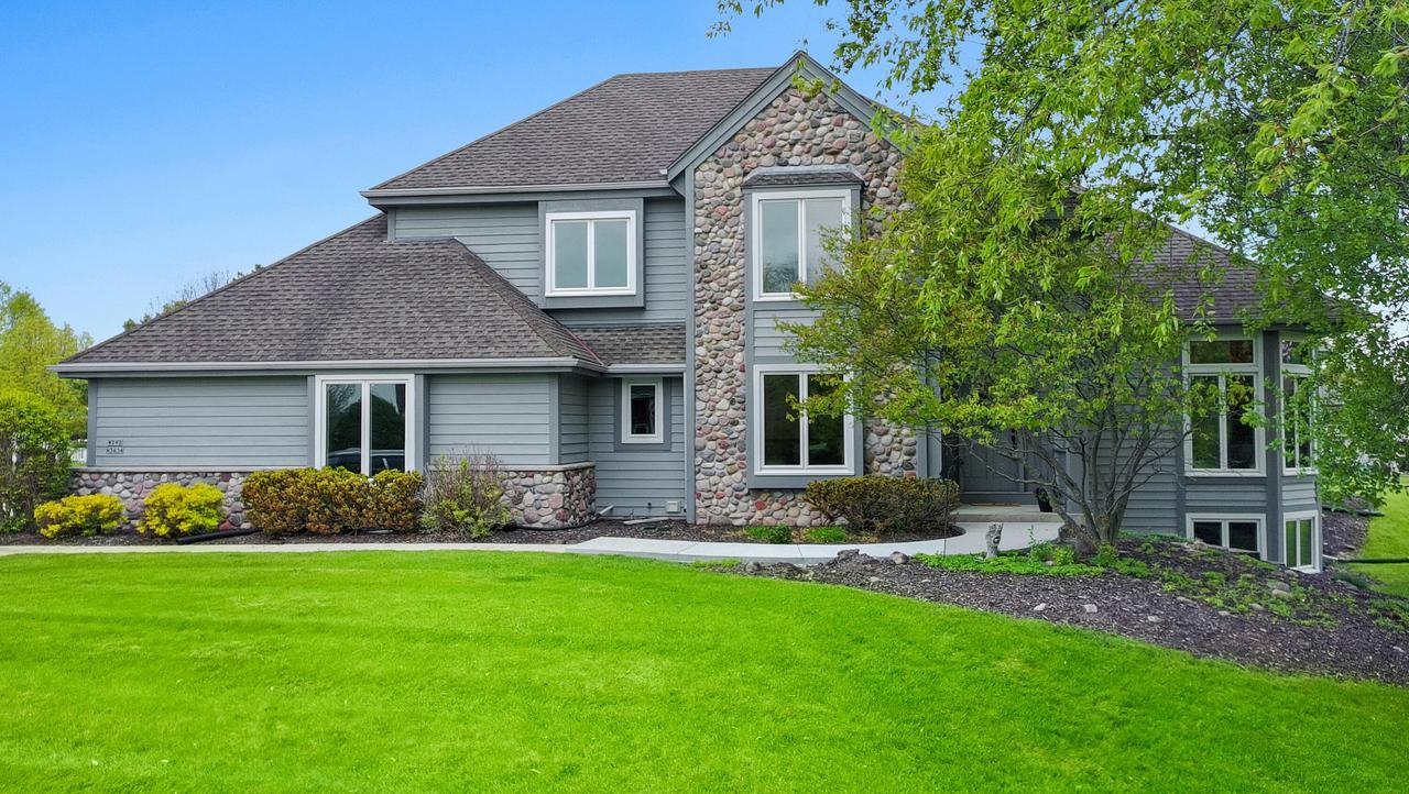 W292N3634 Stillmeadow Rd, Delafield, WI 53072