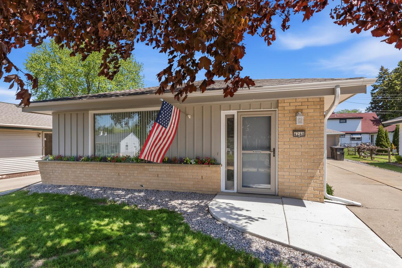 4248 S 91st Pl, Greenfield, WI 53228