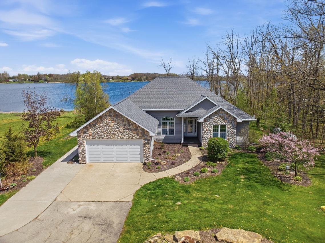 633 S Neumeyer Ln, Rockland, WI 54110