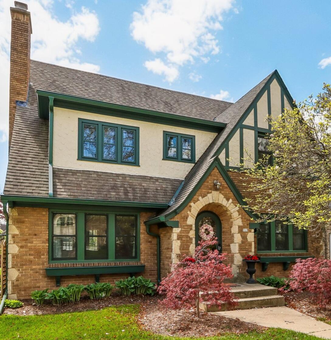 717 E Lake View, Whitefish Bay, WI 53217