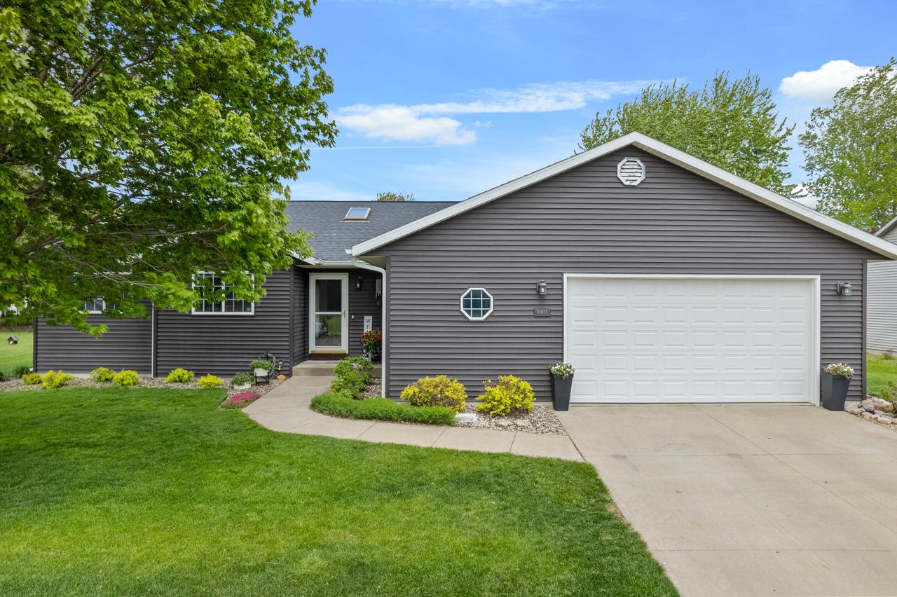 1401 S Cherry Ln, Holmen, WI 54636