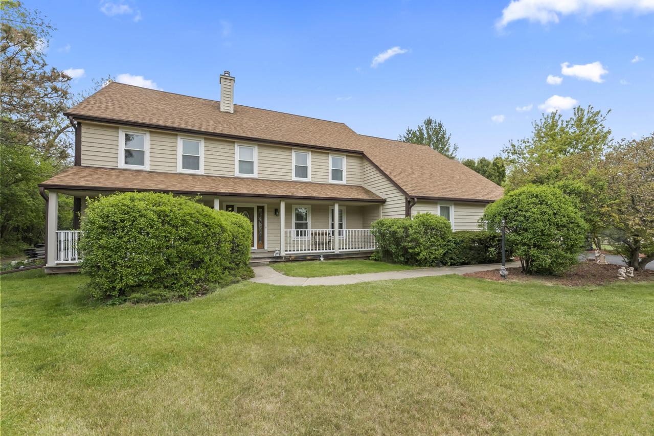 W326S7350 Cabriolet Ct, Mukwonago, WI 53149
