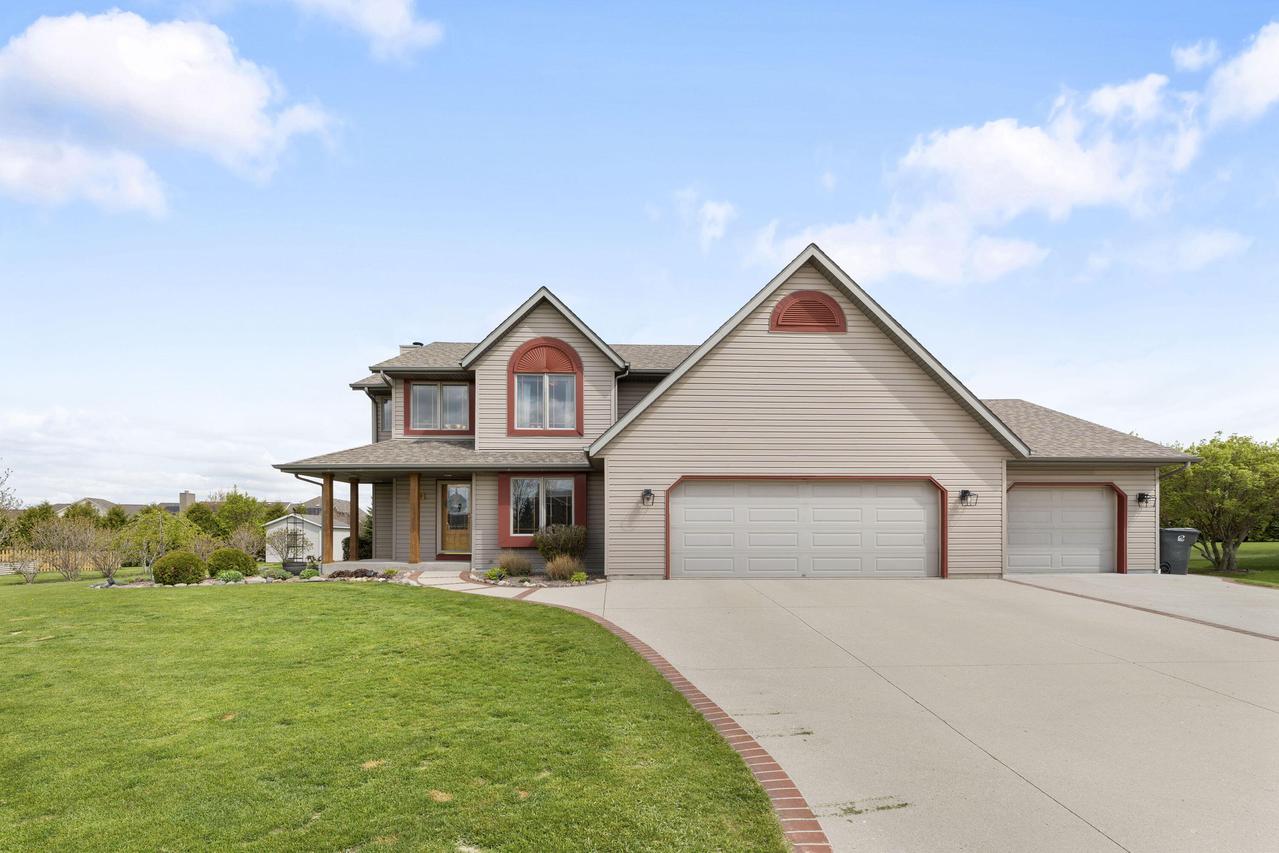 248 Bastogne Ct, Belgium, WI 53004