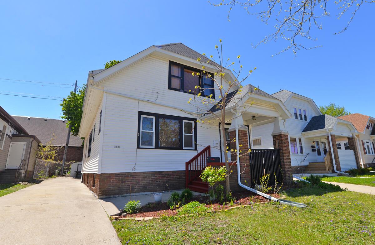 2931 Olive St, Racine, WI 53403