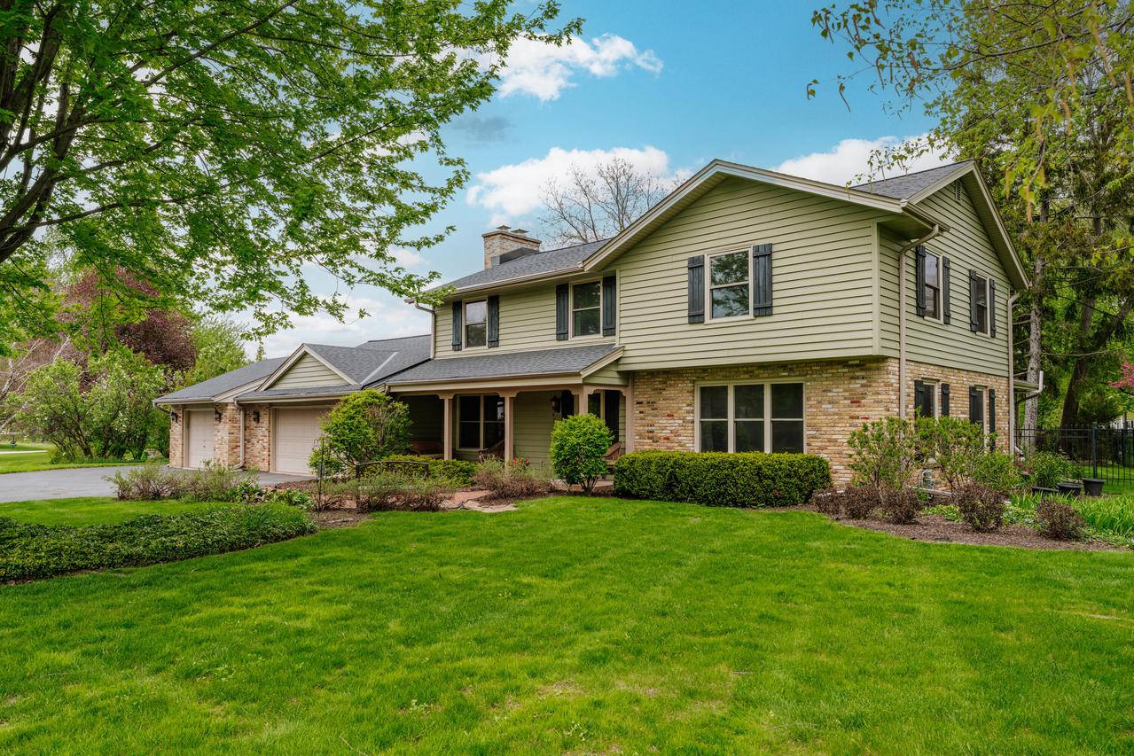 18360 Tilton Ln, Brookfield, WI 53045