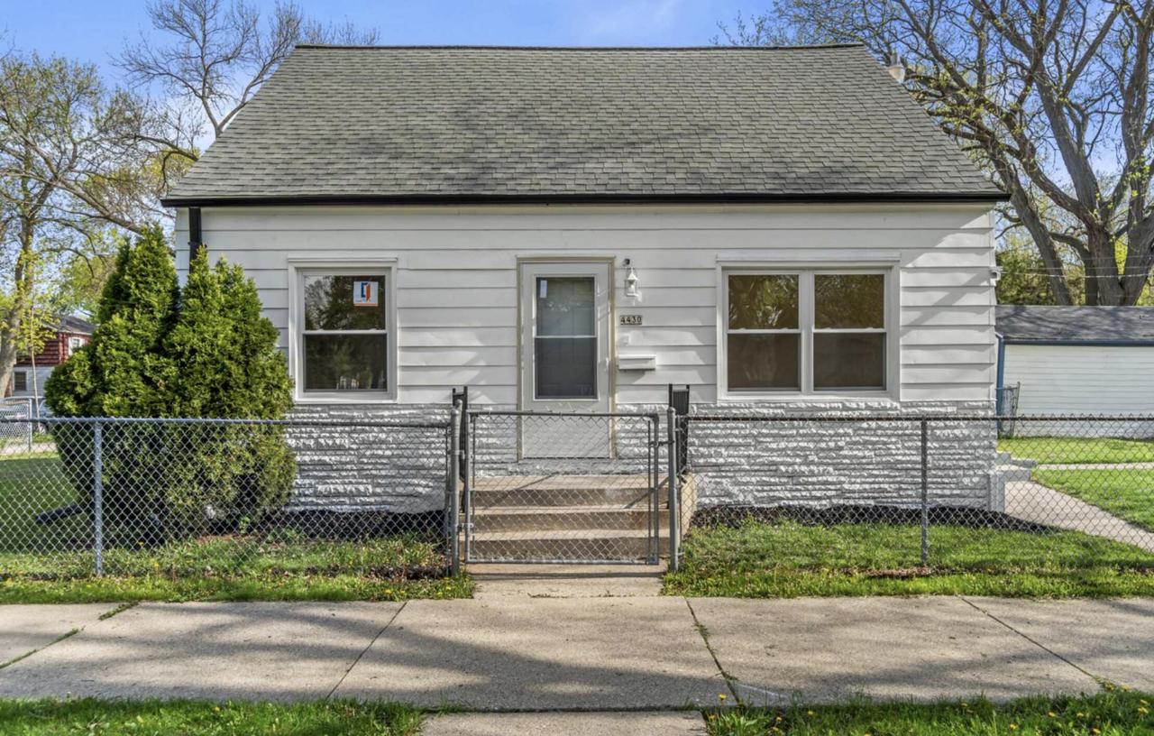 4430 W Glendale Ave, Milwaukee, WI 53218