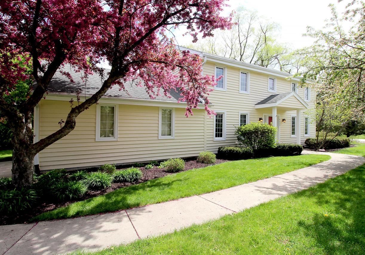 9432 W Stanford Ct, Mequon, WI 53097