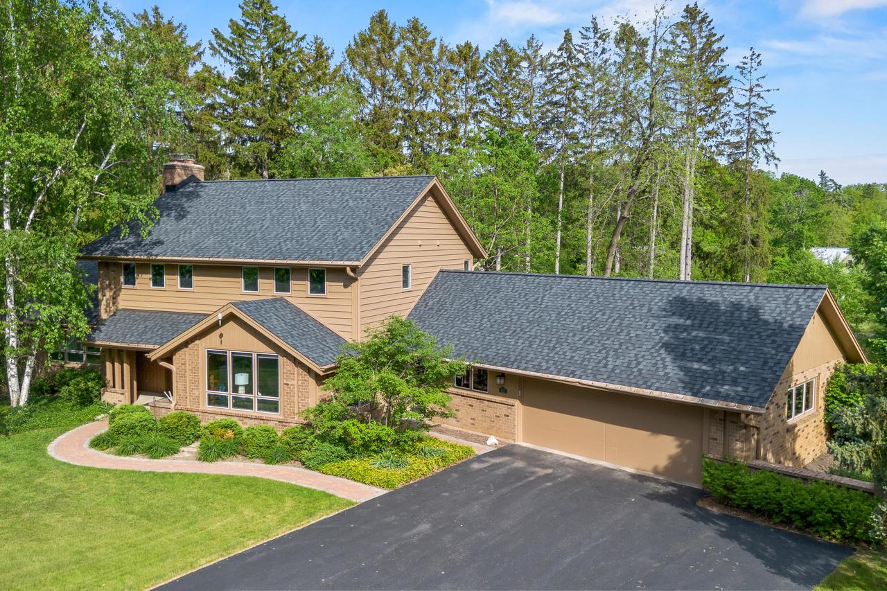 921 W Green Tree Rd, River Hills, WI 53217