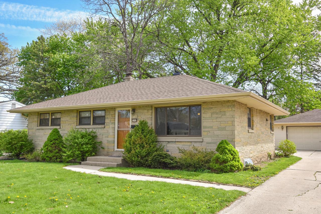 2964 S 104th St, West Allis, WI 53227