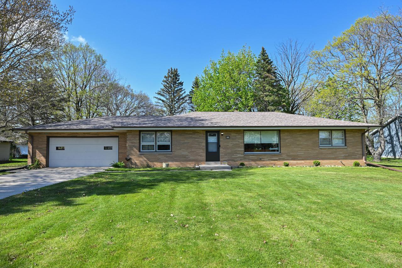 450 E Oakwood Rd, Oak Creek, WI 53154