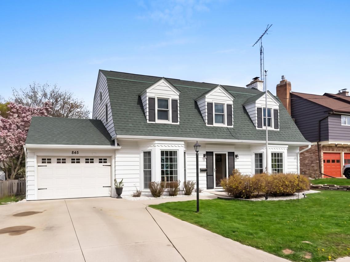 845 N 5th St, Manitowoc, WI 54220