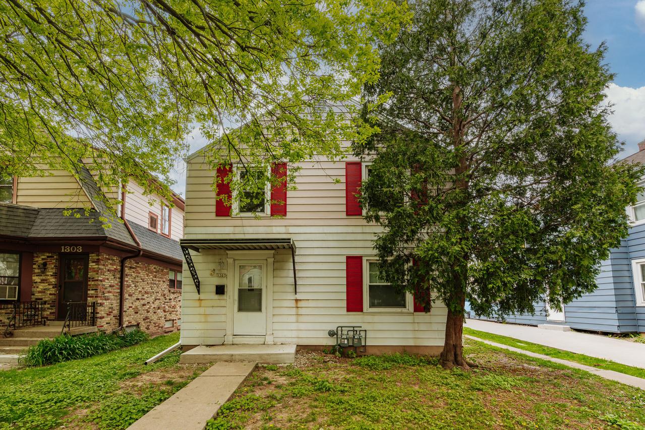 1307 N 54th St, Milwaukee, WI 53208