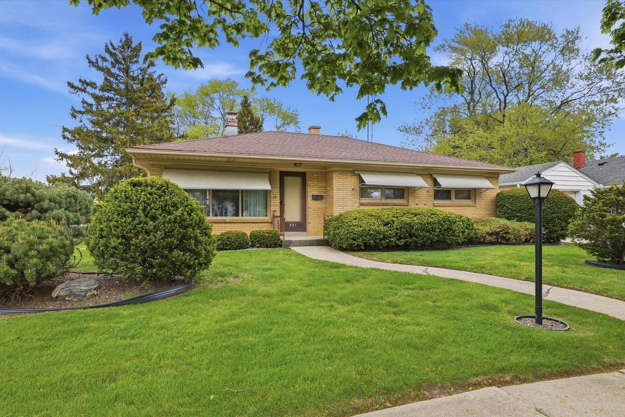 601 Oregon St, Racine, WI 53405