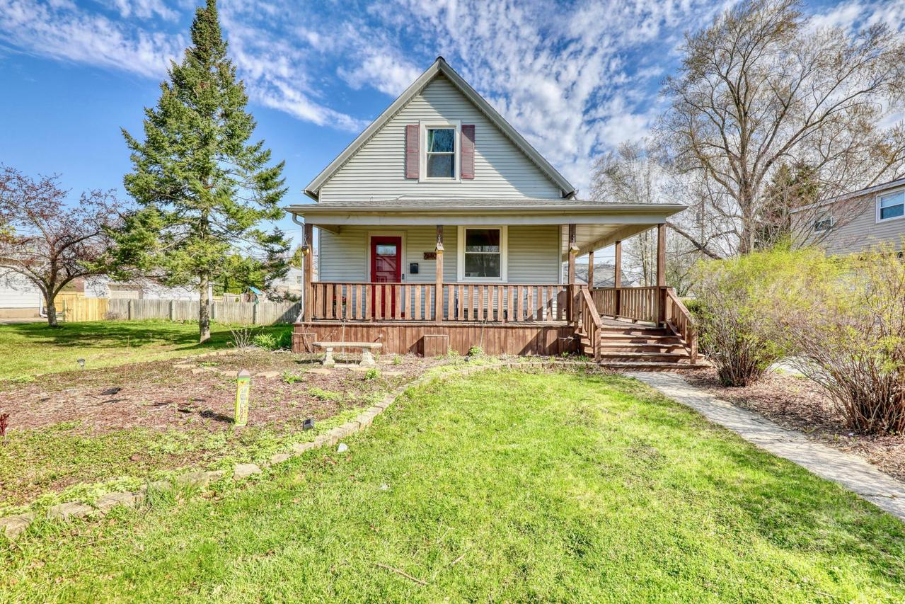 7640 W Clarke St, Wauwatosa, WI 53213