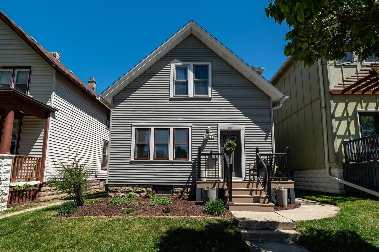2138 S Allis St, Milwaukee, WI 53207