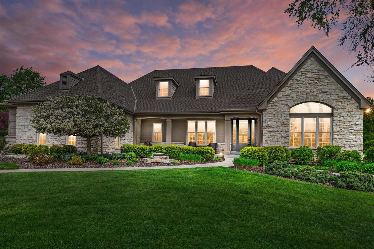 2150 Old Lantern Cir, Delafield, WI 53018