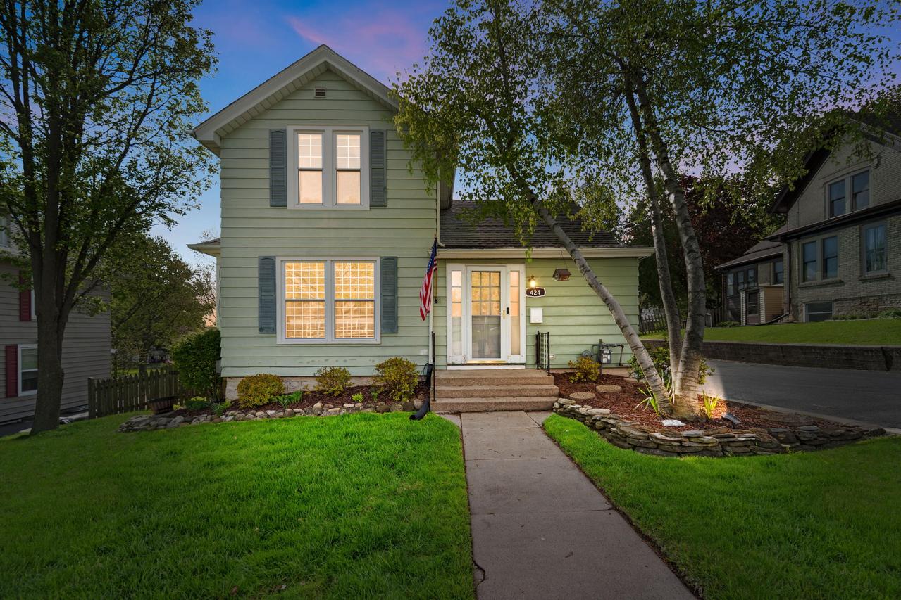 424 James St, Burlington, WI 53105