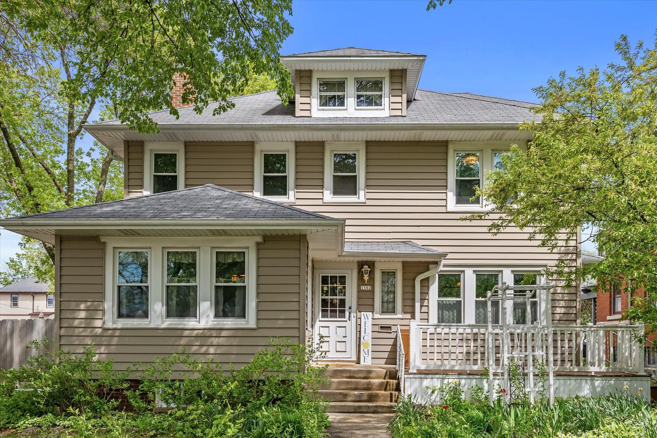 1502 S 80th St, West Allis, WI 53214