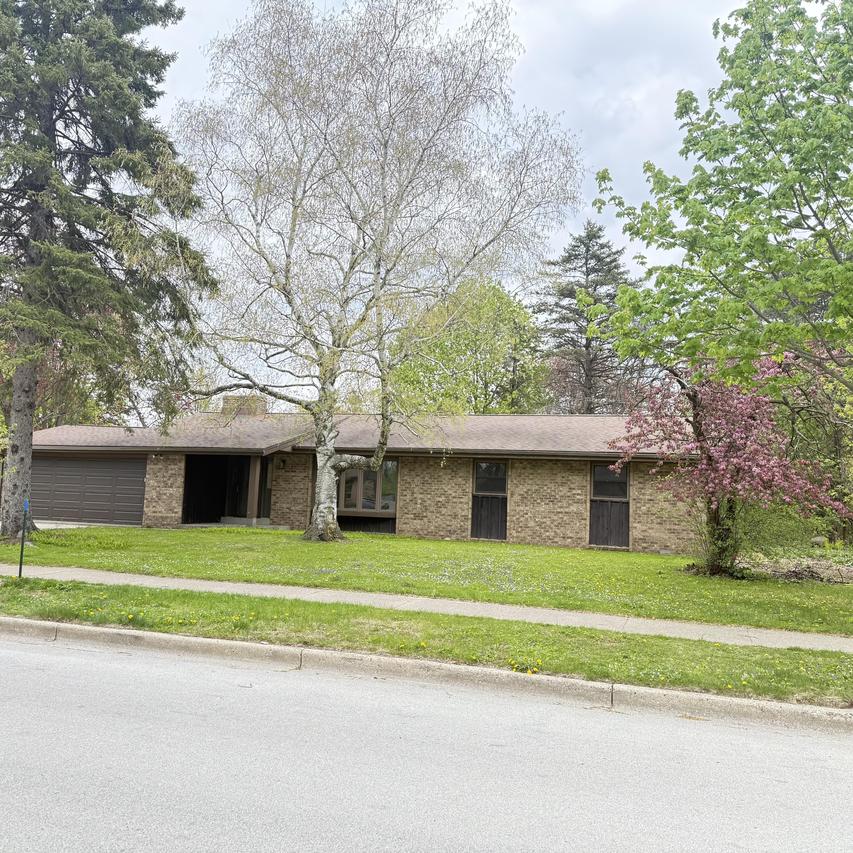 W75N800 Tower Ave, Cedarburg, WI 53012