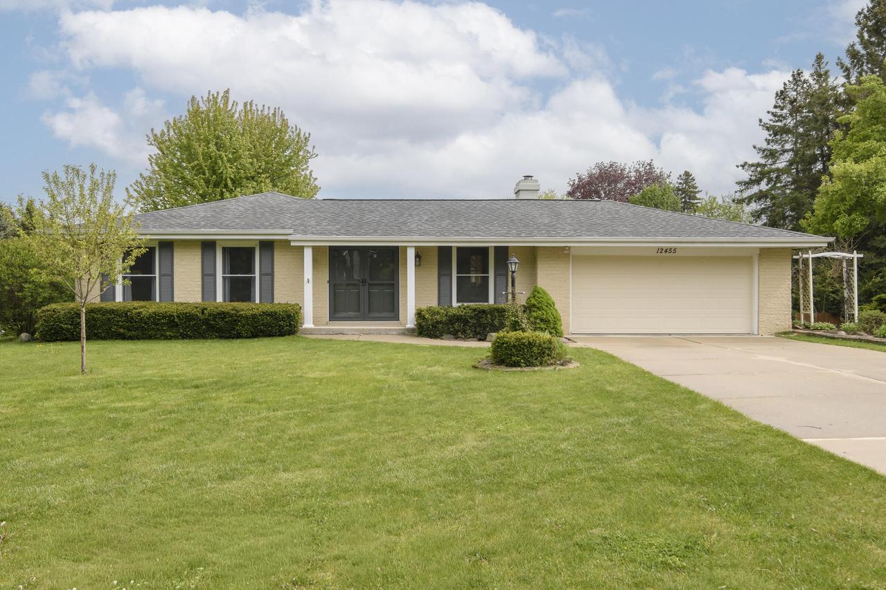 12455 W Hickory Rd, New Berlin, WI 53151