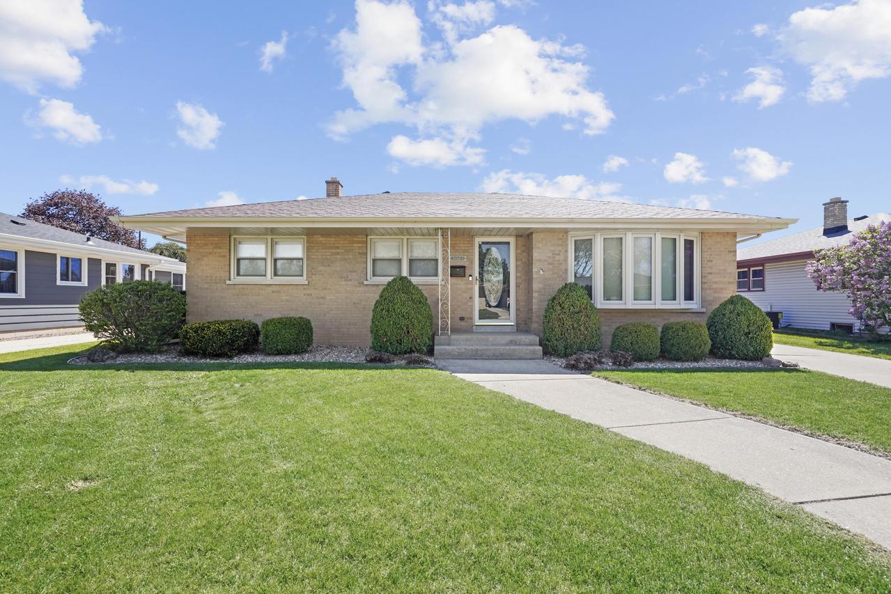 2021 18th Ave, Kenosha, WI 53140