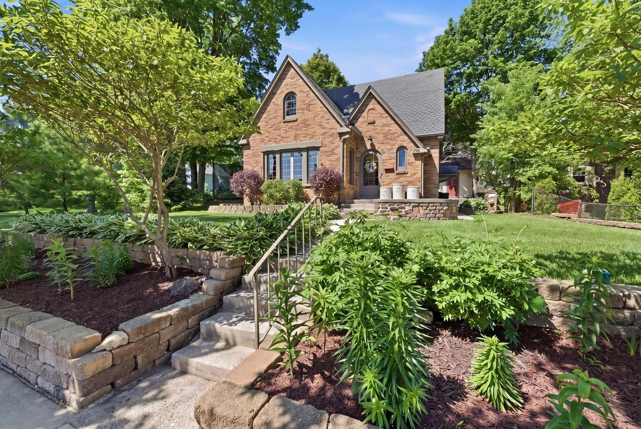 716 S 6th Ave, West Bend, WI 53095
