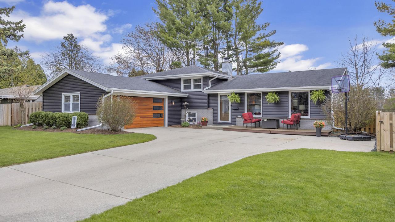 1317 Castle Ave, Sheboygan, WI 53081
