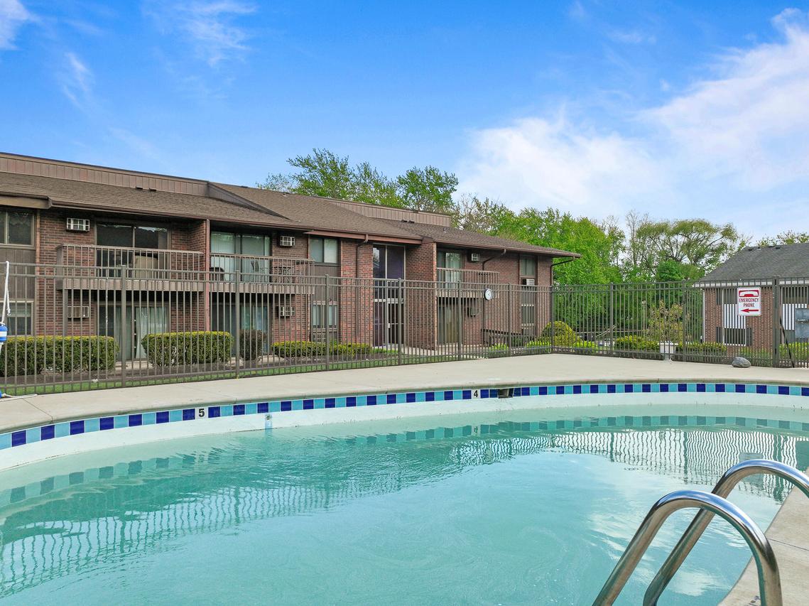 1270 Wisconsin St #211, Lake Geneva, WI 53147