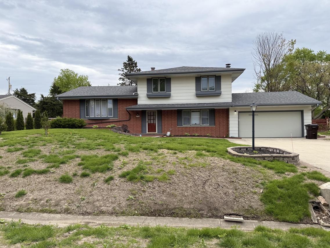 13705 W Old Oak Ln, New Berlin, WI 53151