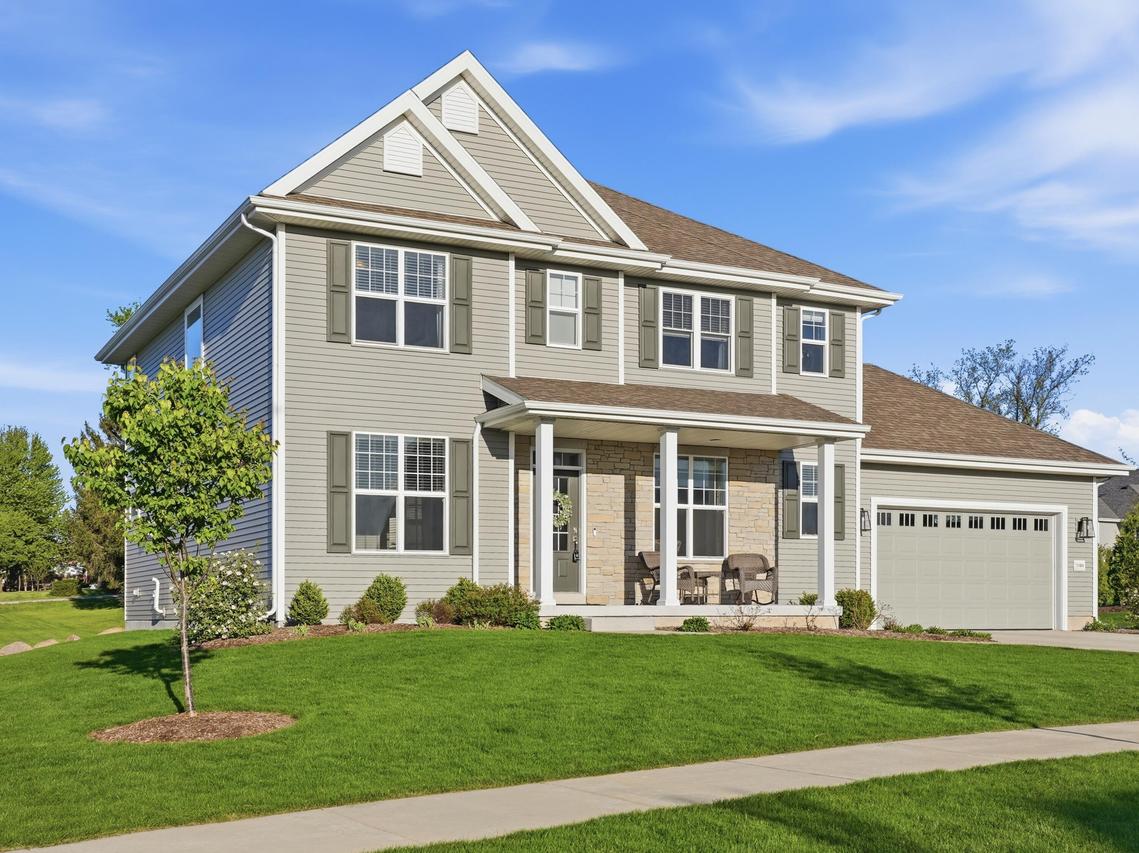 7464 S 50th St, Franklin, WI 53132