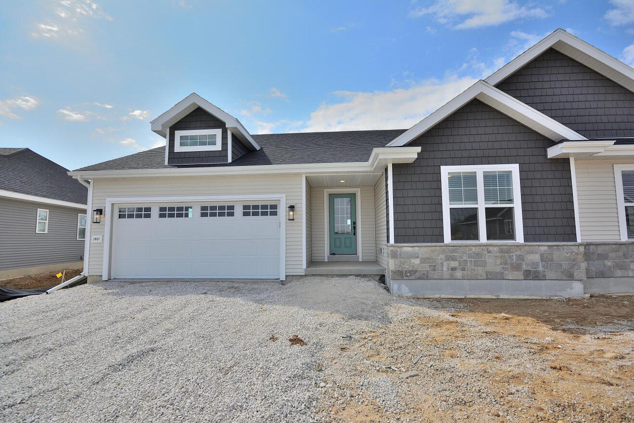 1057 Elderberry Rd, Oconomowoc, WI 53066
