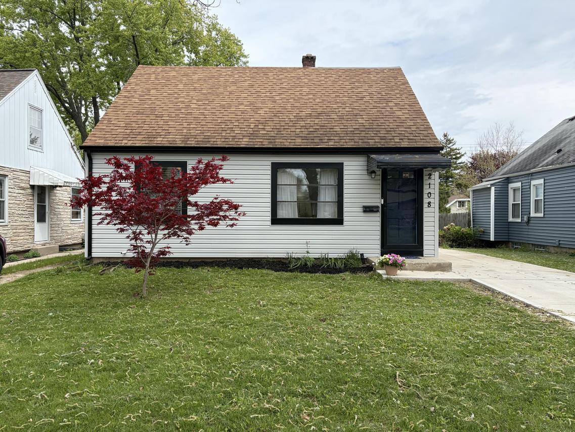 2108 S 93rd St, West Allis, WI 53227