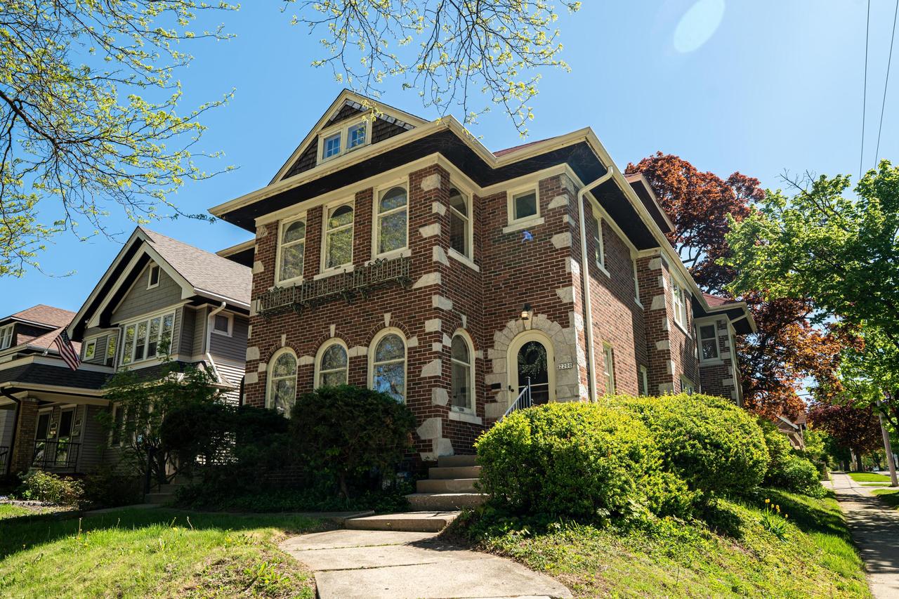 2200 N 64th St #2204, Wauwatosa, WI 53213