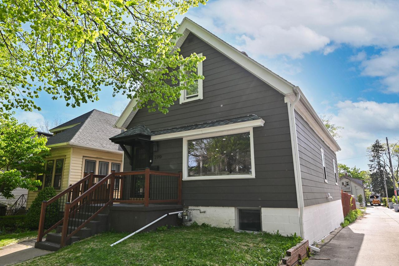 2719 S Austin St, Milwaukee, WI 53207